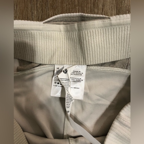 NWT Lululemon Bone Ribbed Softstreme Crop 25” High Rise Pant - Picture 3 of 7